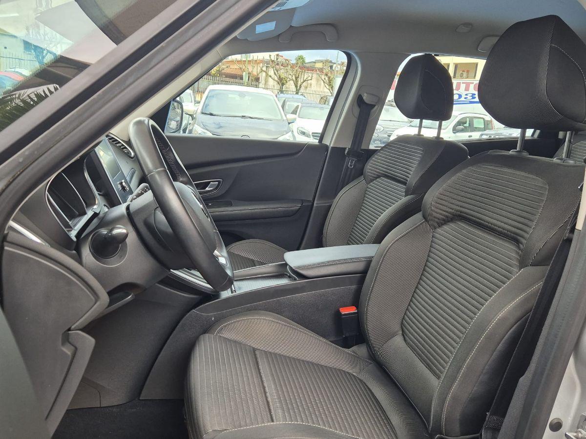 RENAULT - Grand Scénic - Blue dCi 120 CV Initiale Paris