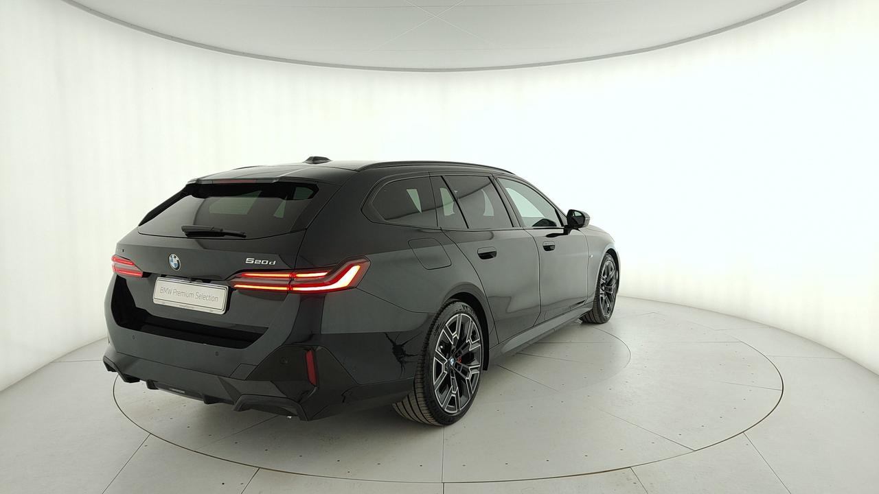 BMW Serie 5 G61 2024 Touring - 520d Touring 48V xdrive MSport Pro auto