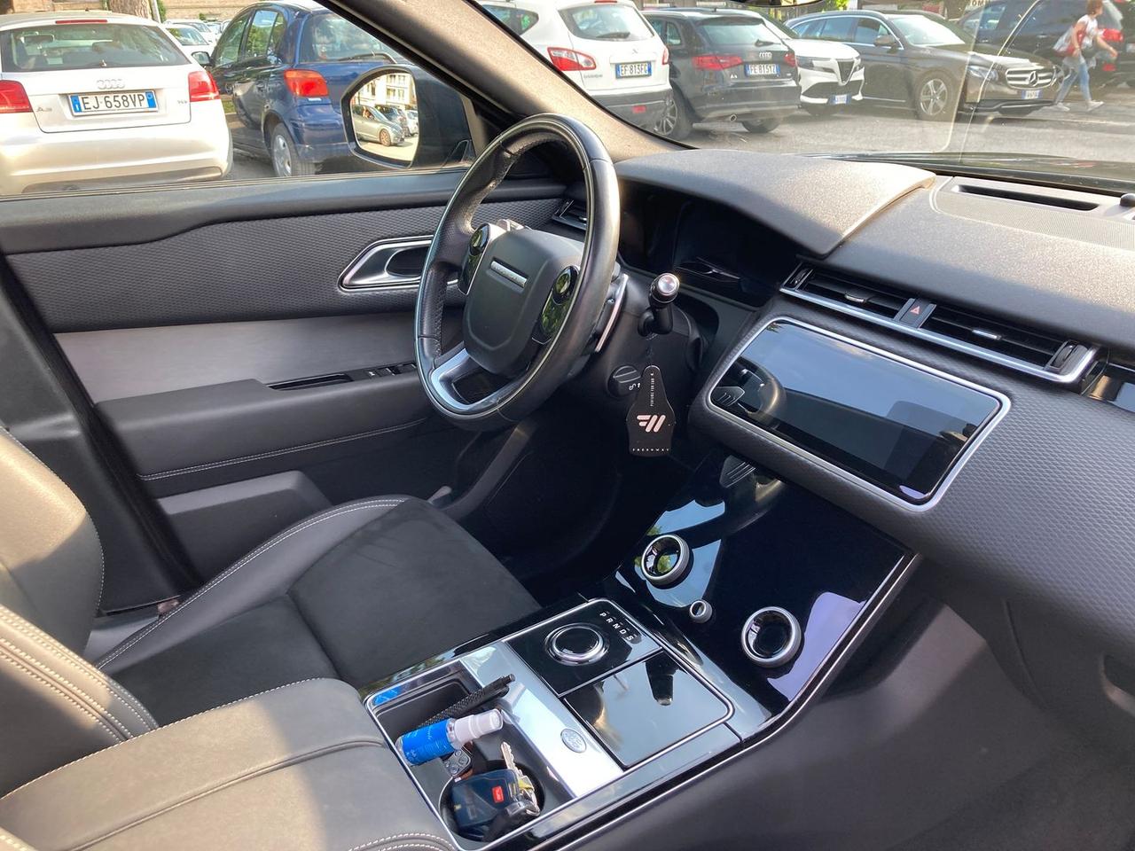 Land Rover Range Rover Velar D 240 R-Dynamic SE