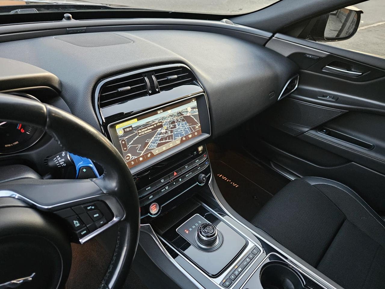 Jaguar XE 2.0 D Turbo 180cv 4WD*R-Sport*Pelle*Navi*19**