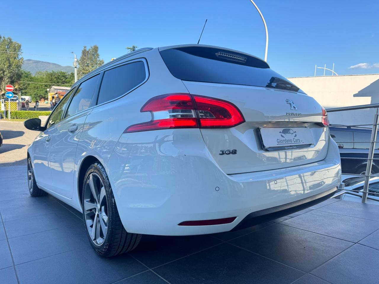 Peugeot 308 BlueHDi 120 S&S EAT6 SW Allure automatica in garanzia e