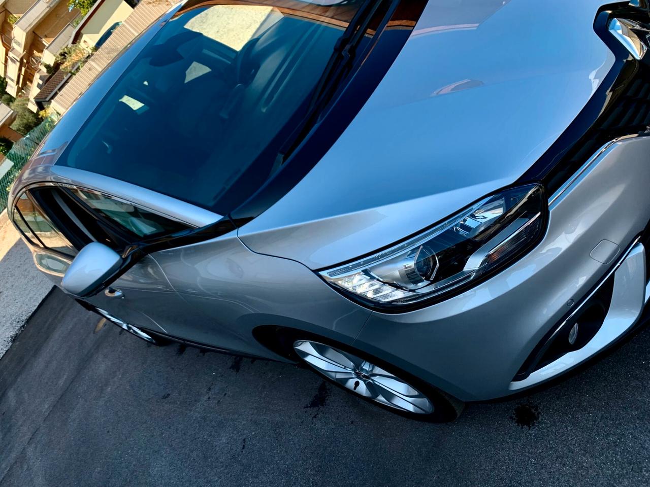 Renault Grand Scenic dCi 120 CV EDC Sport 7 POSTI