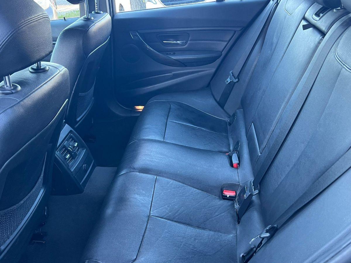 BMW - Serie 3 Touring - 318d Modern