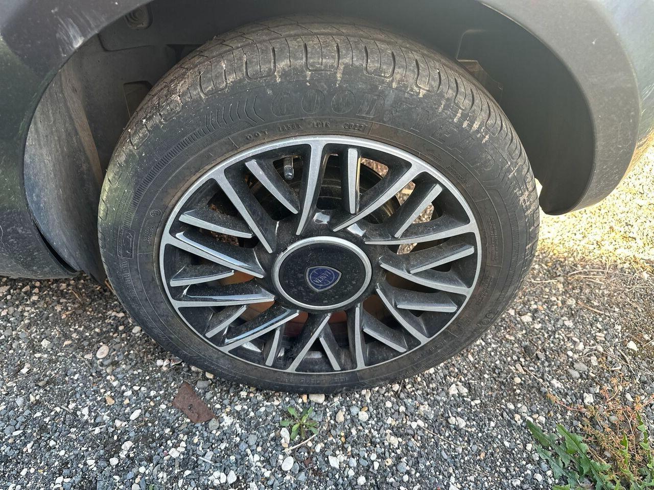 LANCIA Ypsilon 3ª serie - Ypsilon 1.0 FireFly 5 porte S&S Hybrid Ec