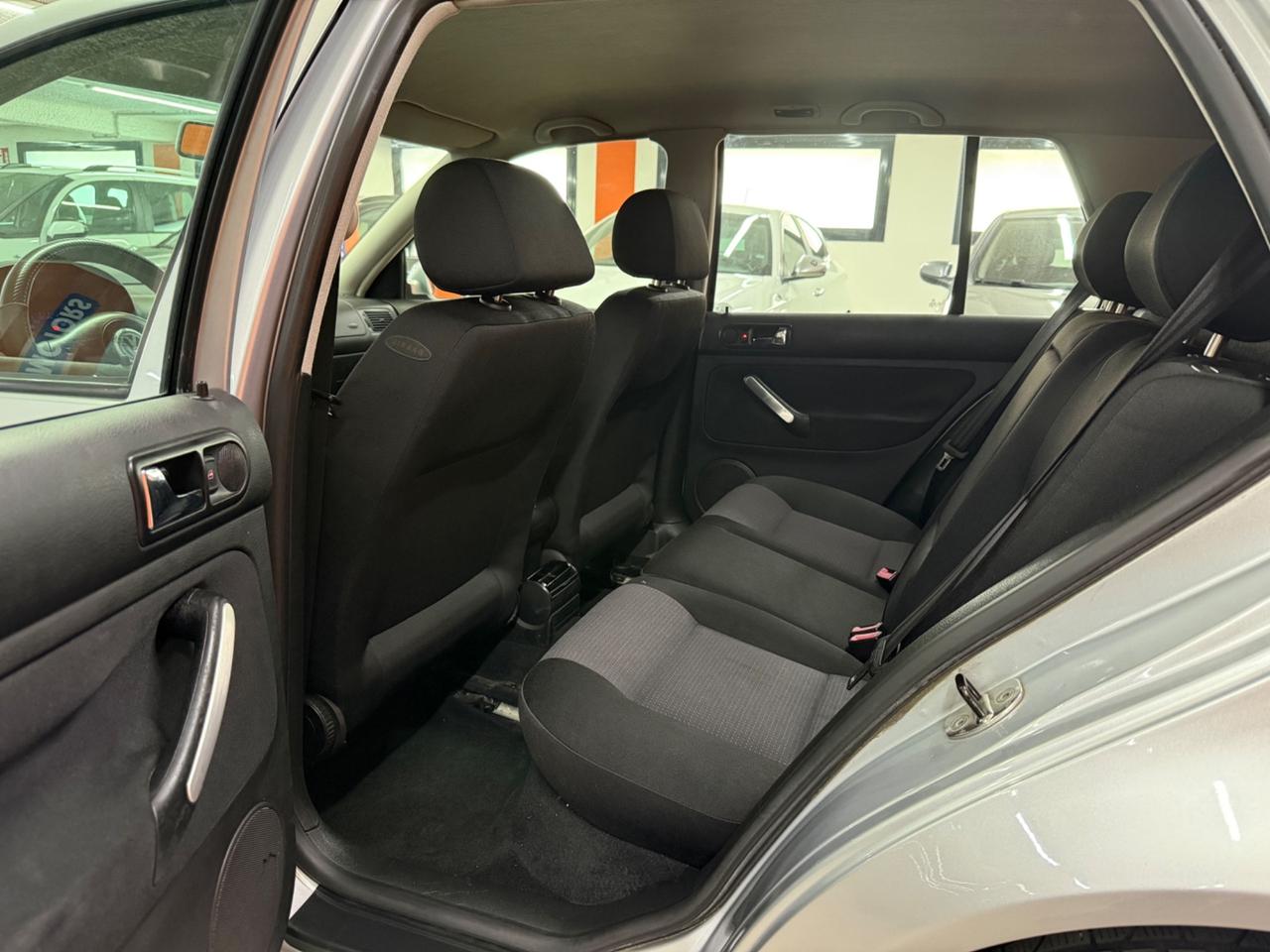 Volkswagen Golf 1.6 16V cat 5 porte Comfortline