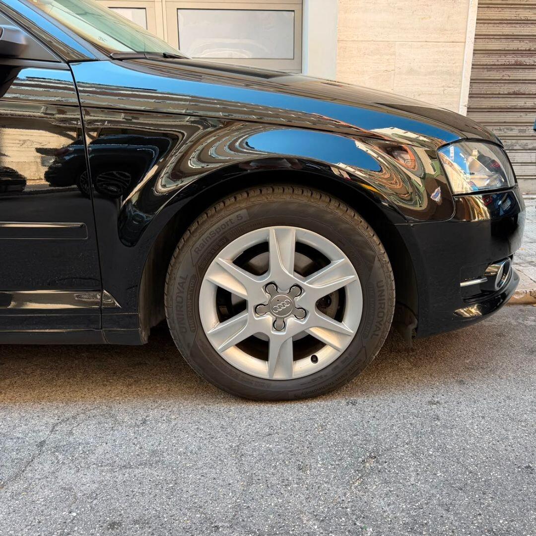 Audi A3 1.6 TDI Aut - 105 CV