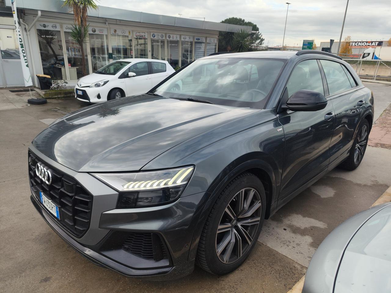 Audi Q8 45 TDI quattro tiptronic Sport tetto fari matrix