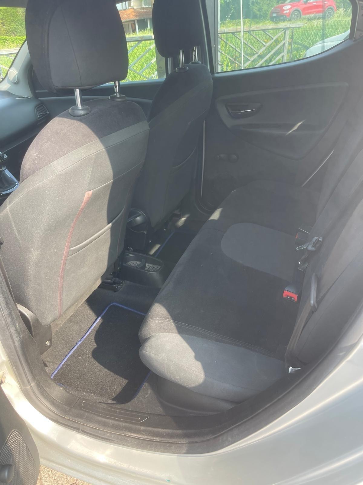 Lancia Ypsilon 1.2 69 CV 5 porte S&S Silver