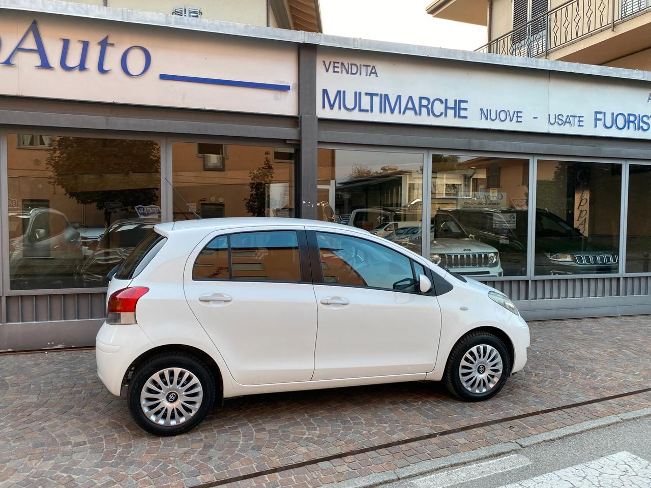Toyota Yaris 1.0 5 Porte Sol