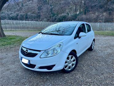 Opel Corsa 1.4 16V 5 porte Cosmo