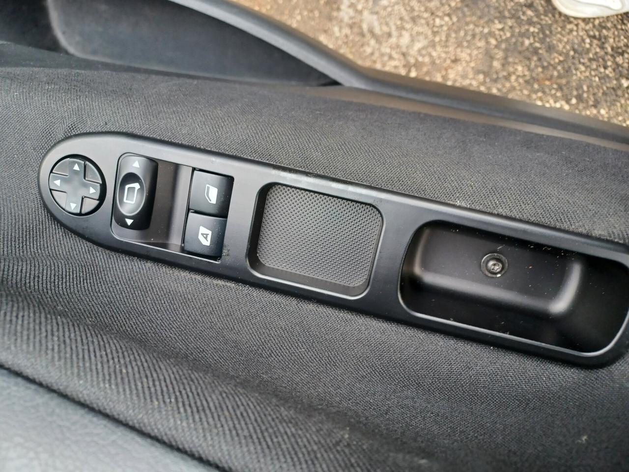 Peugeot 207 5 porte GPL DELLA CASA ANNO 2010