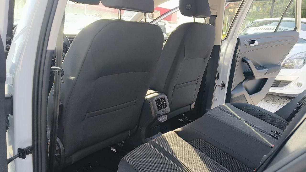 VOLKSWAGEN T-ROC 1.5 TSI 150CV MANUALE GANCIO TRAINO