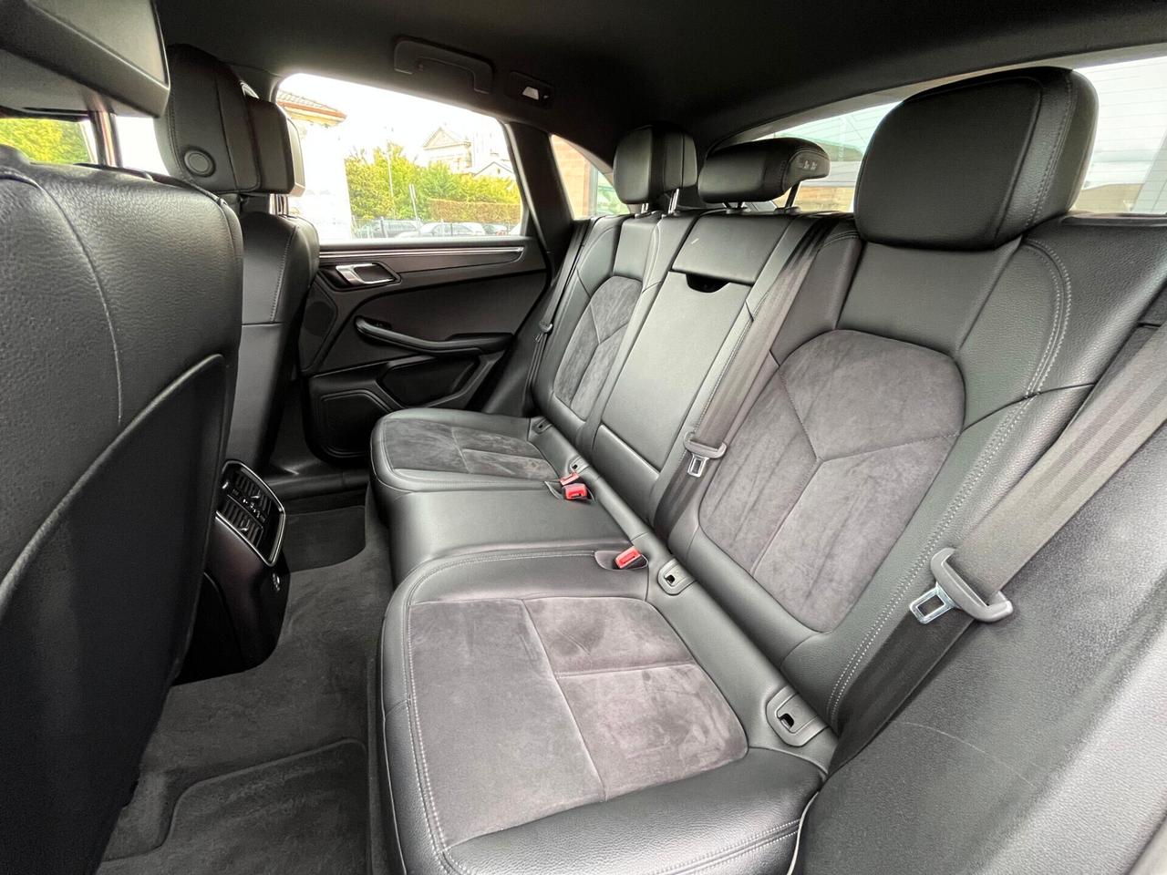 Porsche Macan 2.0 252 CV