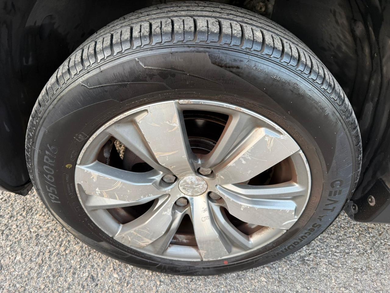 Peugeot 2008 1.2 VTI Benzina 82cv Allure