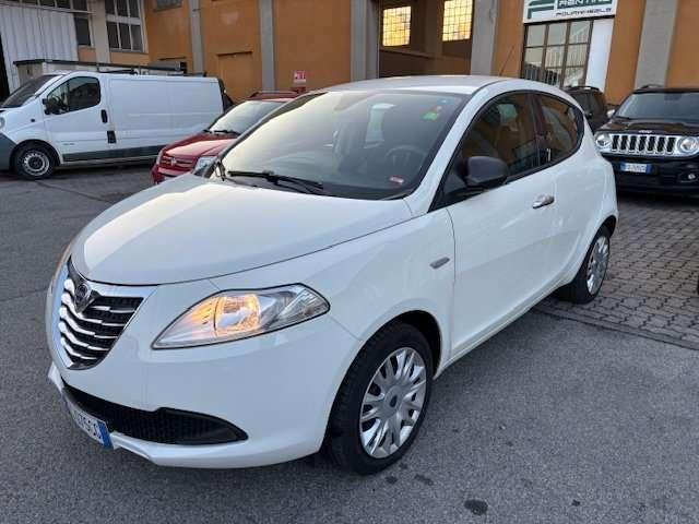 Lancia Ypsilon Ypsilon 1.2 8v Silver 69cv-ok neopatentati-