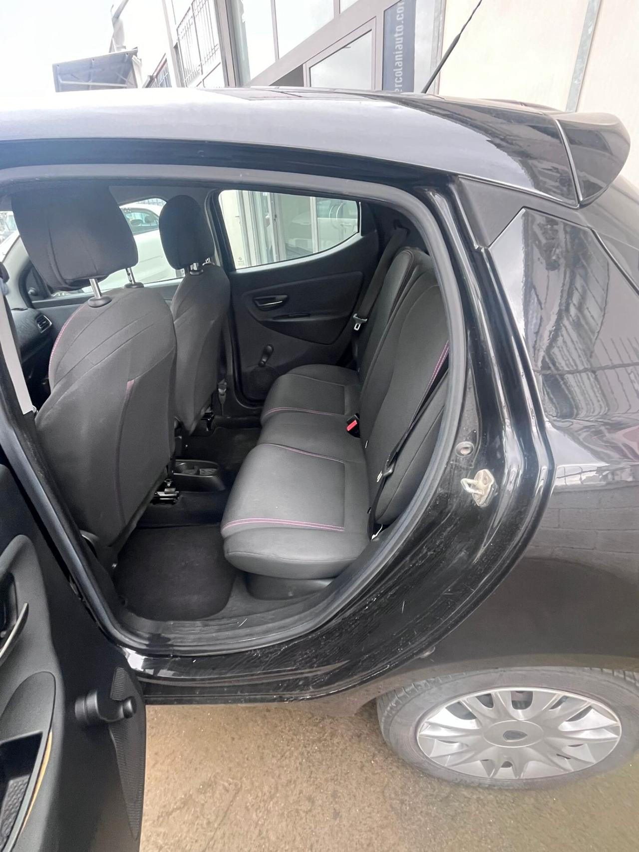 Lancia Ypsilon 1.2 69 CV 5 porte Elefantino