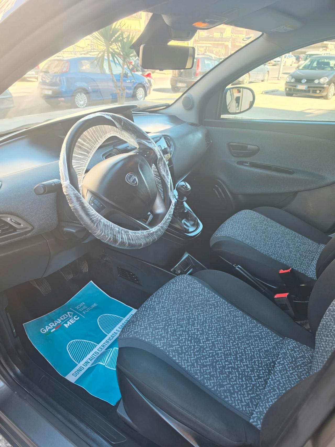 Ypsilon 1.0 FireFly 5 porte S&S Hybrid Silver