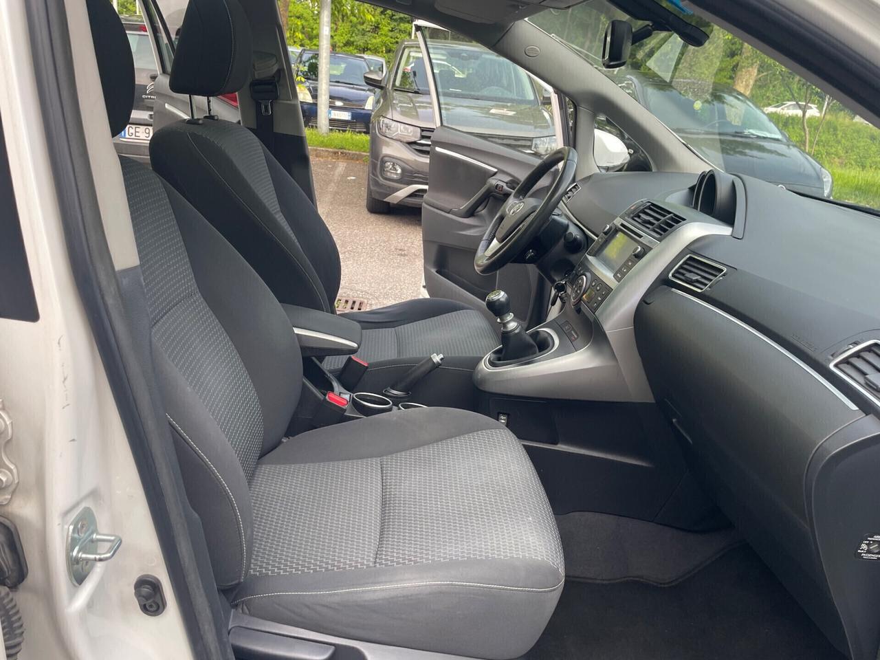 Toyota Verso 1.6 D-4D 7 posti*Tetto*Navi*Neopatentati*