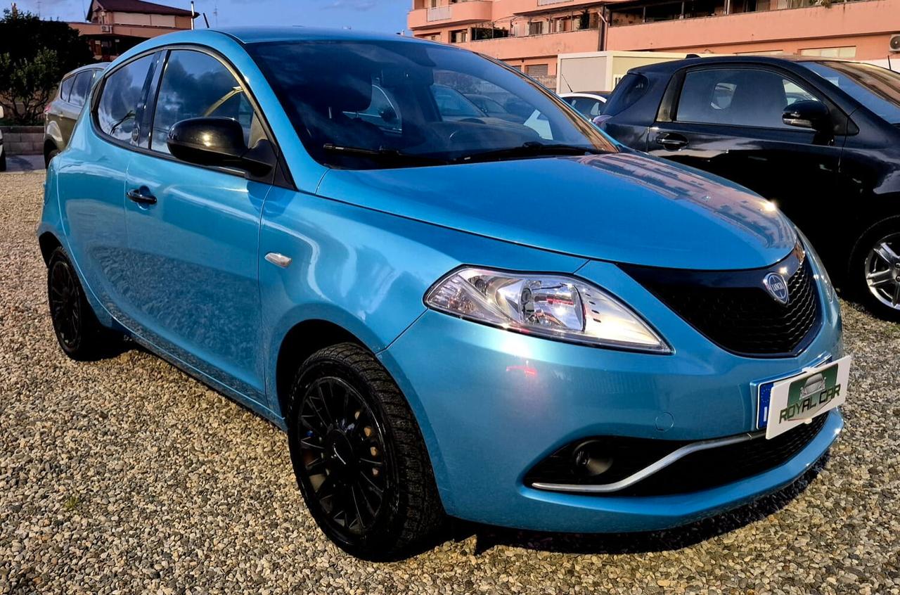 Lancia Ypsilon 1.0 Hybrid Ecochic