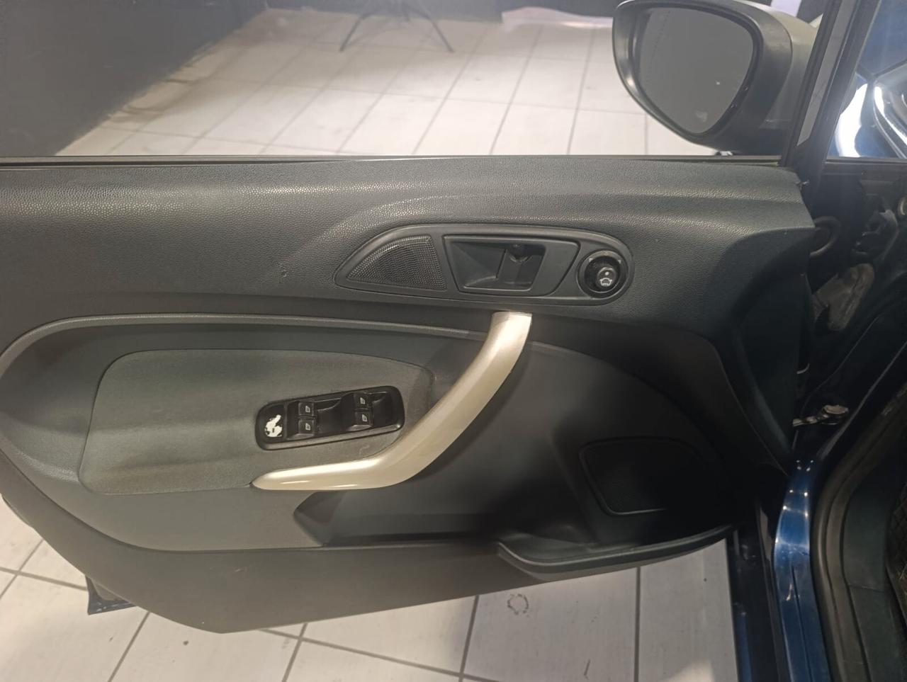 FORD FIESTA DEL 2011 1200 BENZINA ANCHE NEOPATENTATI