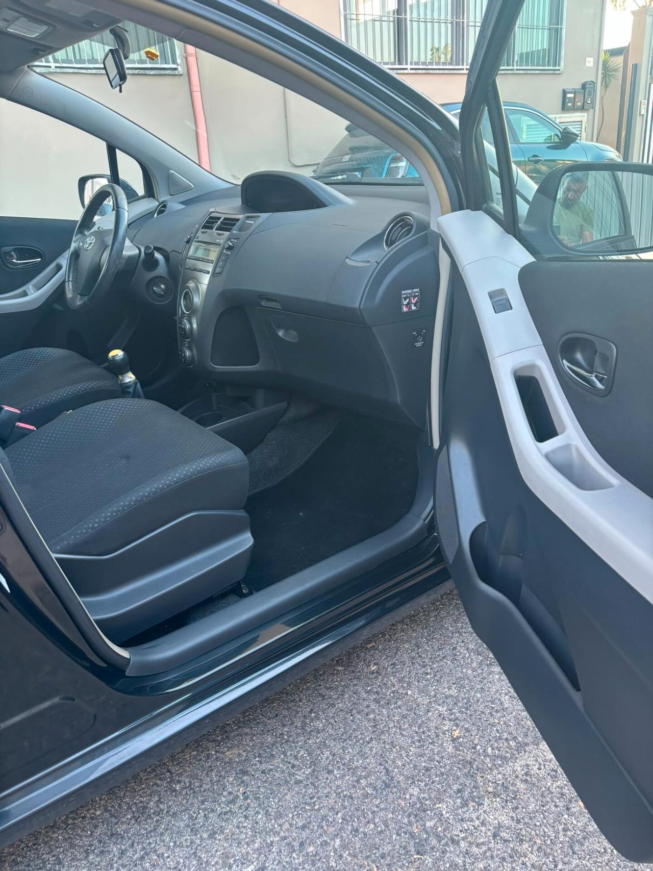 Toyota Yaris 1.0 5 porte Sol ANNO 2010