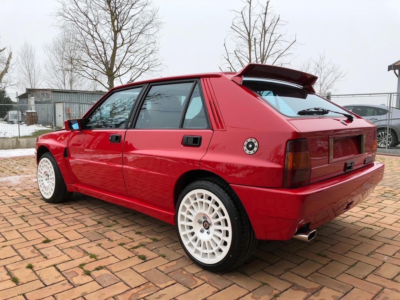 Lancia Delta HF Integrale Dealer's collection