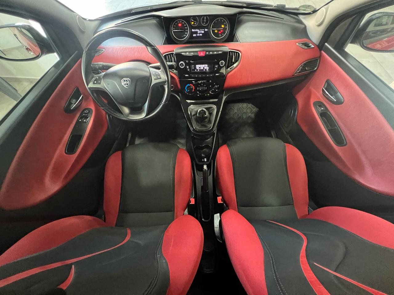Lancia Ypsilon 1.2 69 CV 5 porte S&S Black&Red