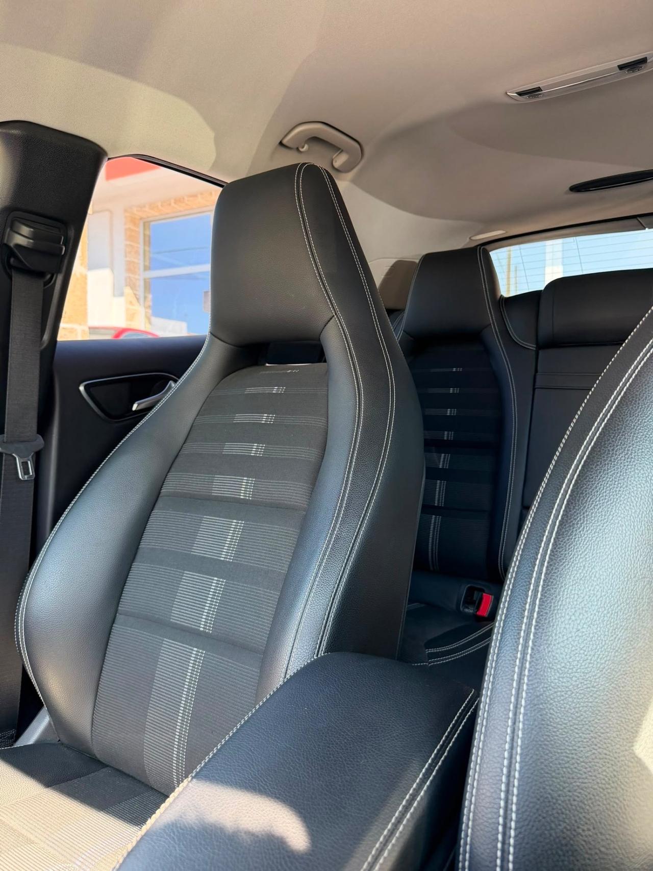 Mercedes-benz GLA 180D URBAN-2018 LEF/CARPLAY
