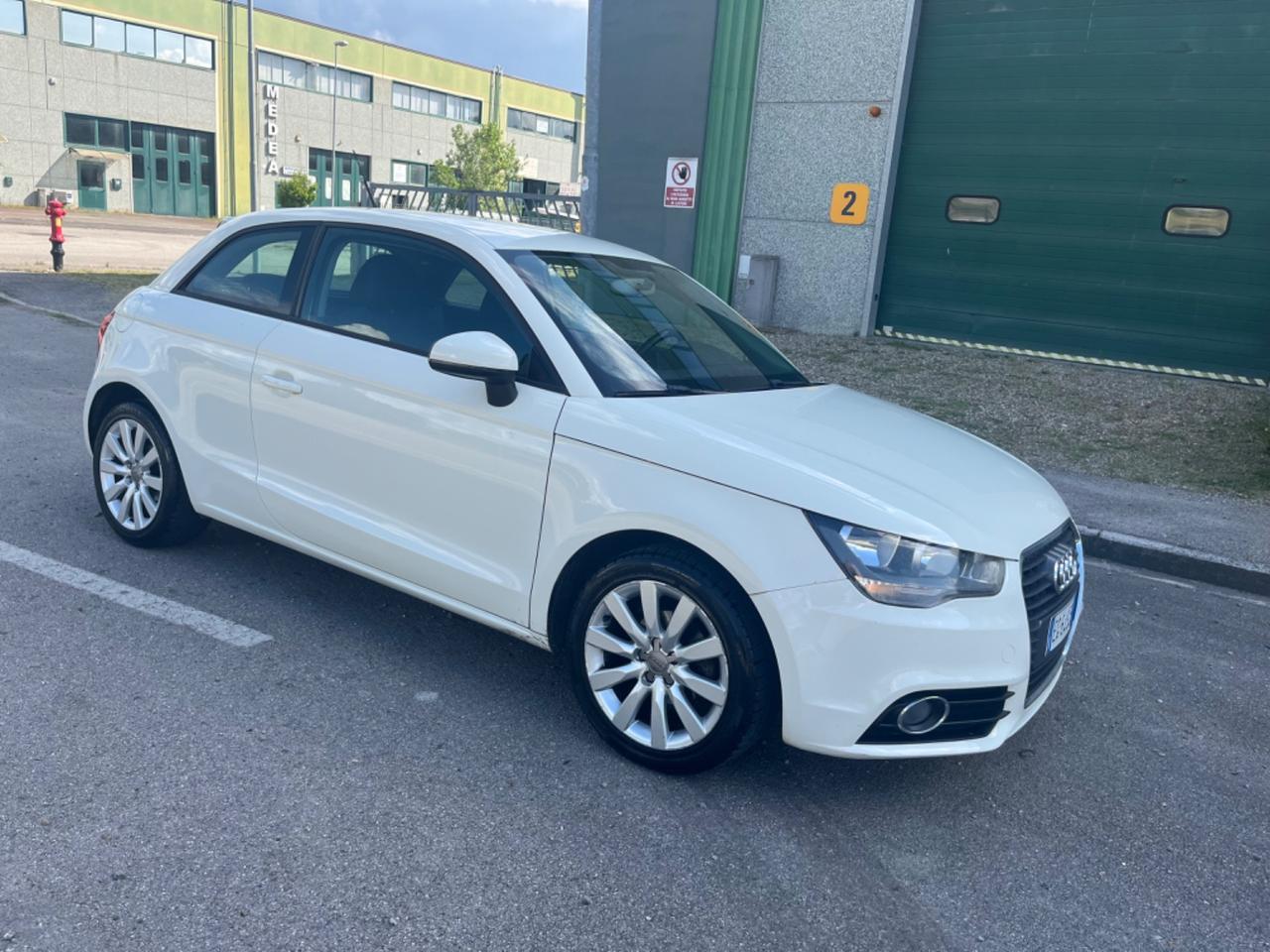 Audi A1 1.6 TDI 90 CV OK ANCHE NEOPATENTATI