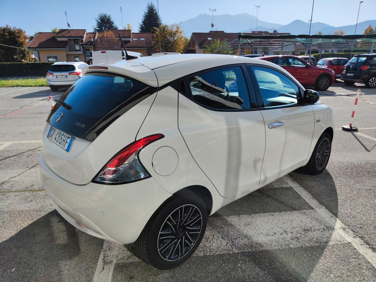 Lancia Ypsilon 1.0 Hybryd Gold 2022