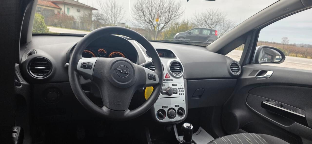 Opel Corsa 1.2 benzina Neopatentati
