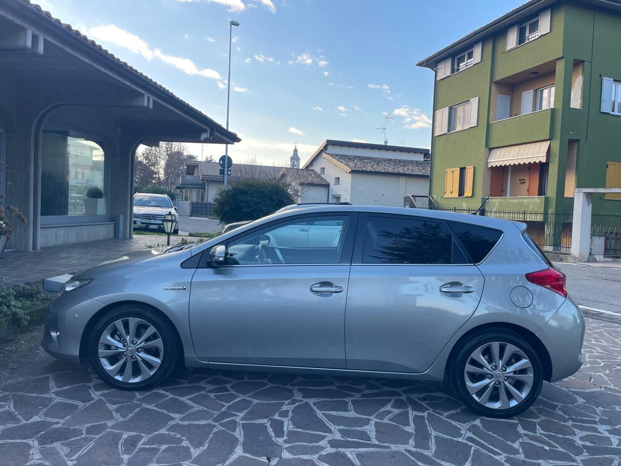Toyota Auris 1.8 Hybrid Lounge