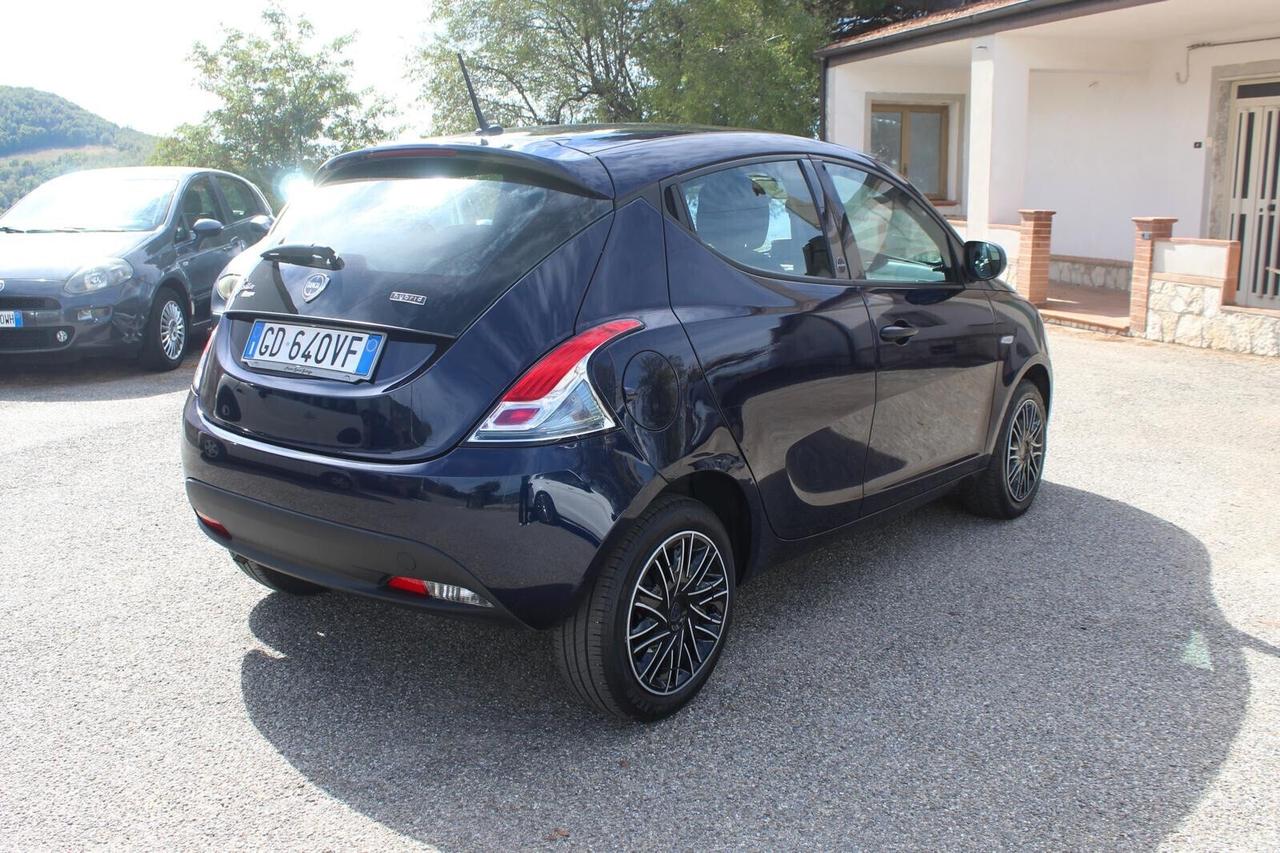 Lancia Ypsilon 1.0 FireFly 5 porte S&S Hybrid Ecochic Gold