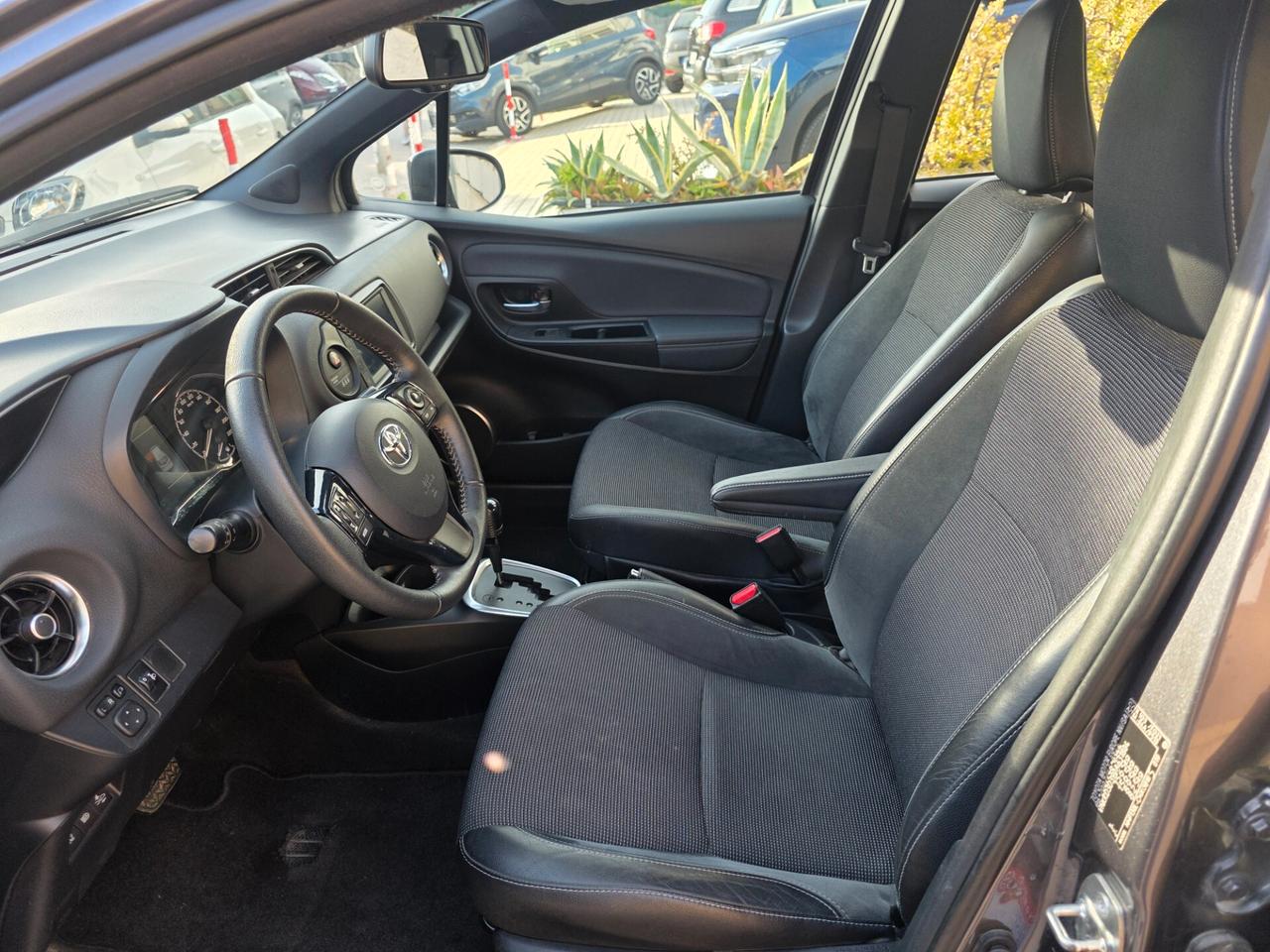 Toyota Yaris 1.5 Hybrid 5 porte Lounge Blue