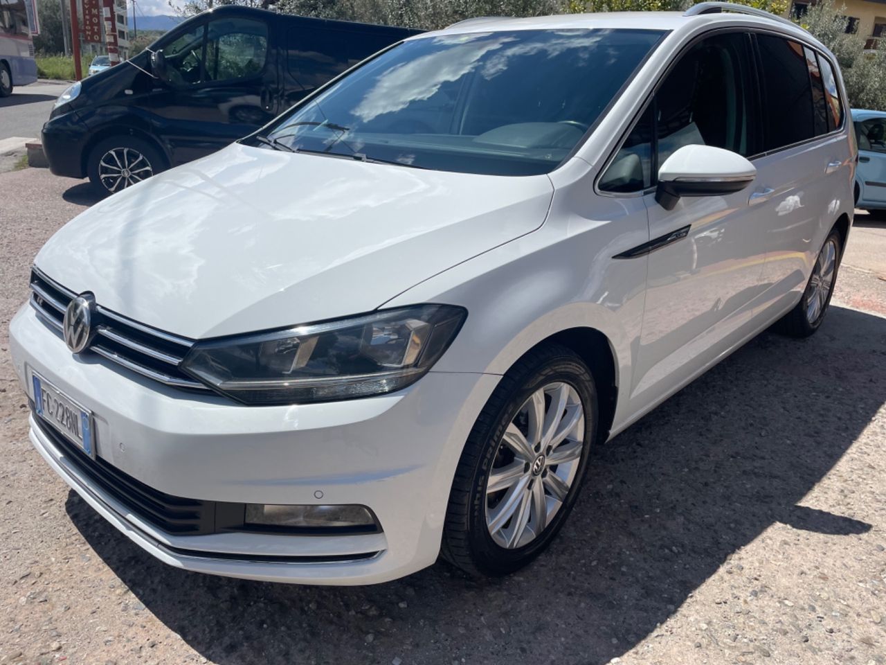 Volkswagen Touran 1.6 TDI DSG R-line 7 POSTI CAMBIO AUTOMATICO