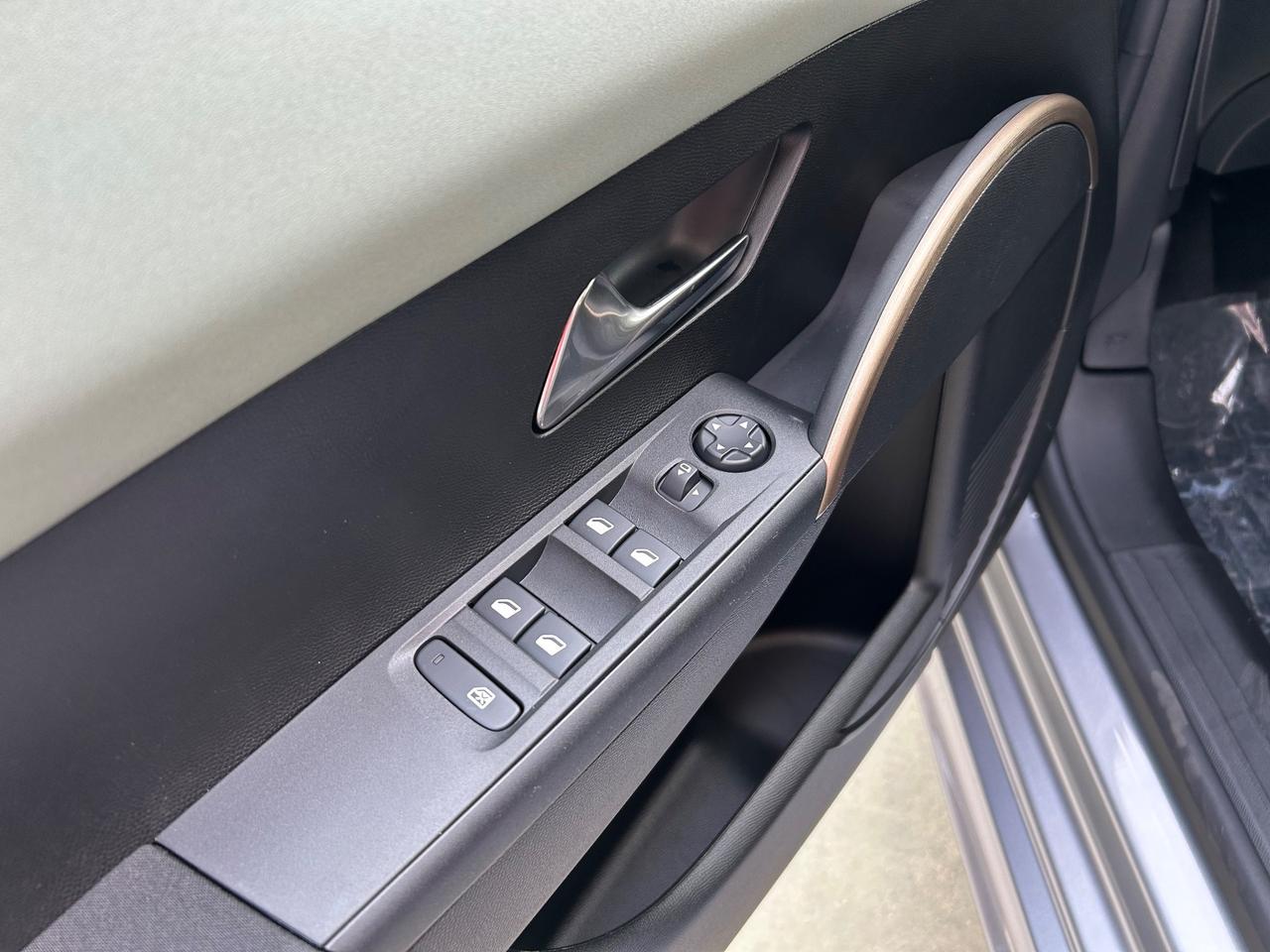 Lancia Ypsilon Hybrid e-DCT