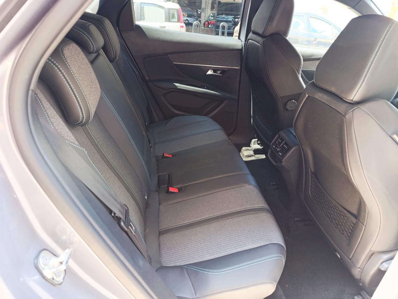 Peugeot 3008 BlueHDi 130 S&S EAT8 Allure