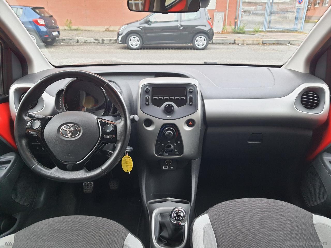 TOYOTA Aygo 1.0 VVT-i 69 CV 5p. x-cool TSS