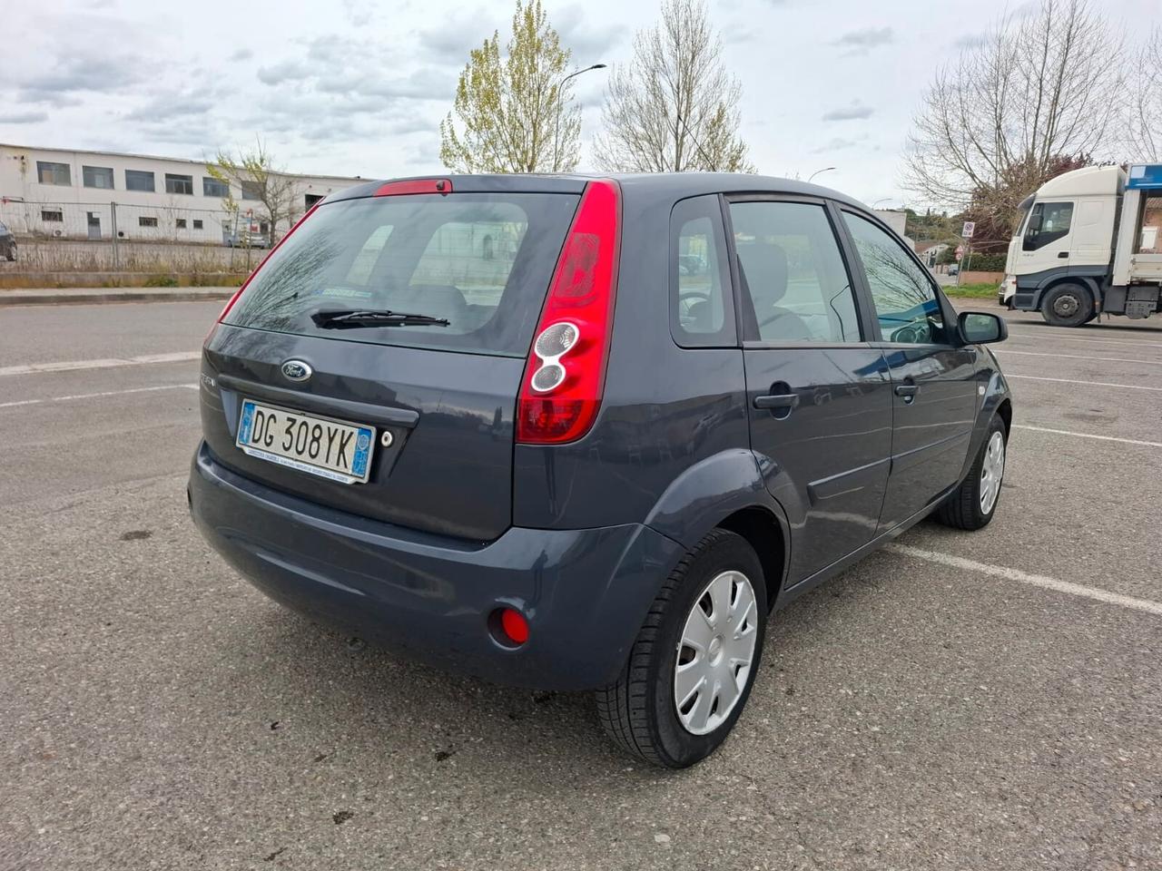 Ford Fiesta 1.2 5 porte SOLAMENTE 85.000 KM