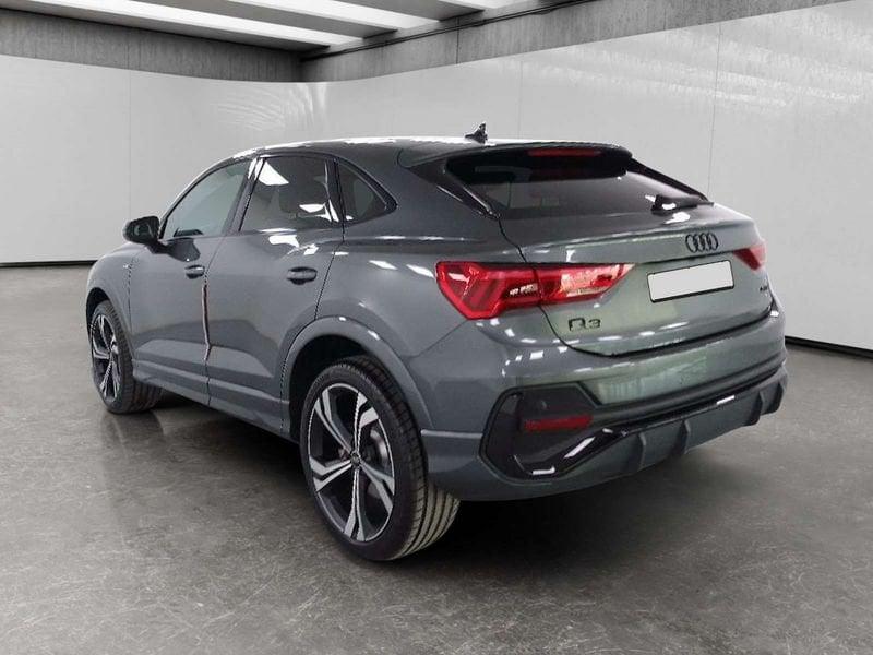 Audi Q3 Sportback 40 2.0 tdi Identity Black quattro 193cv s-tronic