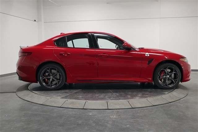 ALFA ROMEO Giulia 2.9 T V6 AT8 Quadrifoglio NOLEGGIO LUNGO TERMINE