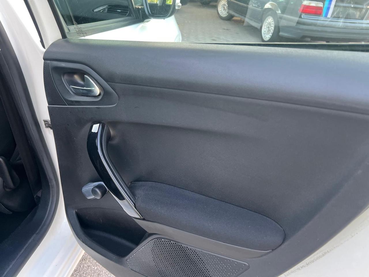 Peugeot 208 1.4 HDi 68 CV 5 porte 122000km