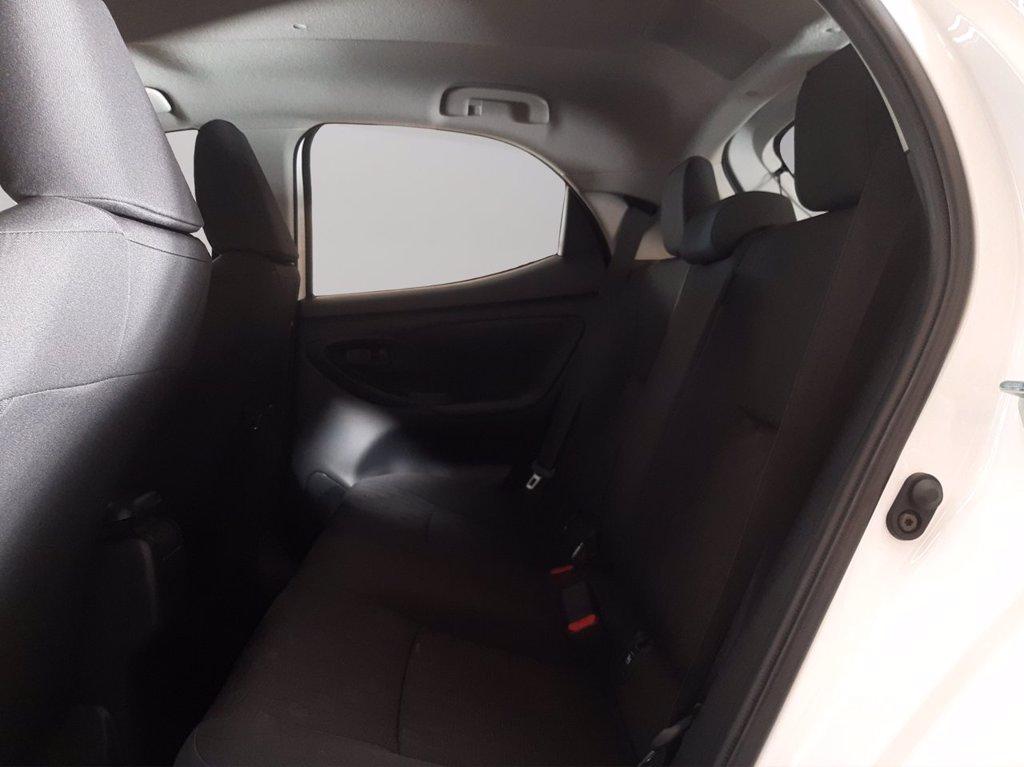 TOYOTA Yaris 1.5h active del 2025