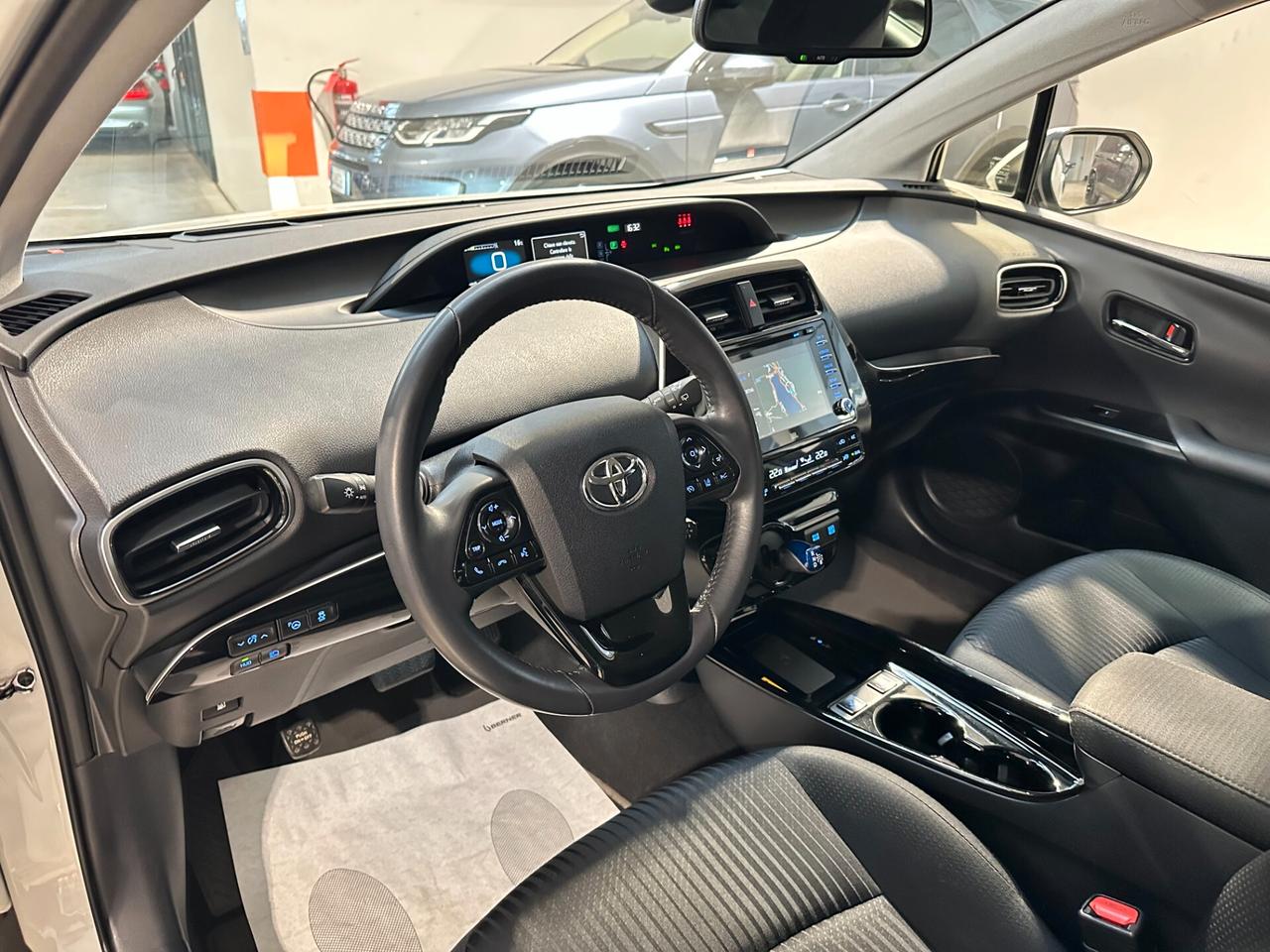 Toyota Prius 1.8 AWD Lounge