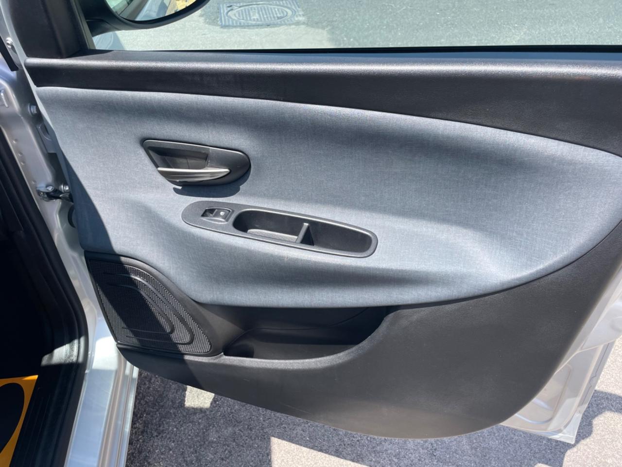 LANCIA YPSILON 1.0 HYBRID 70 (CV) 2021