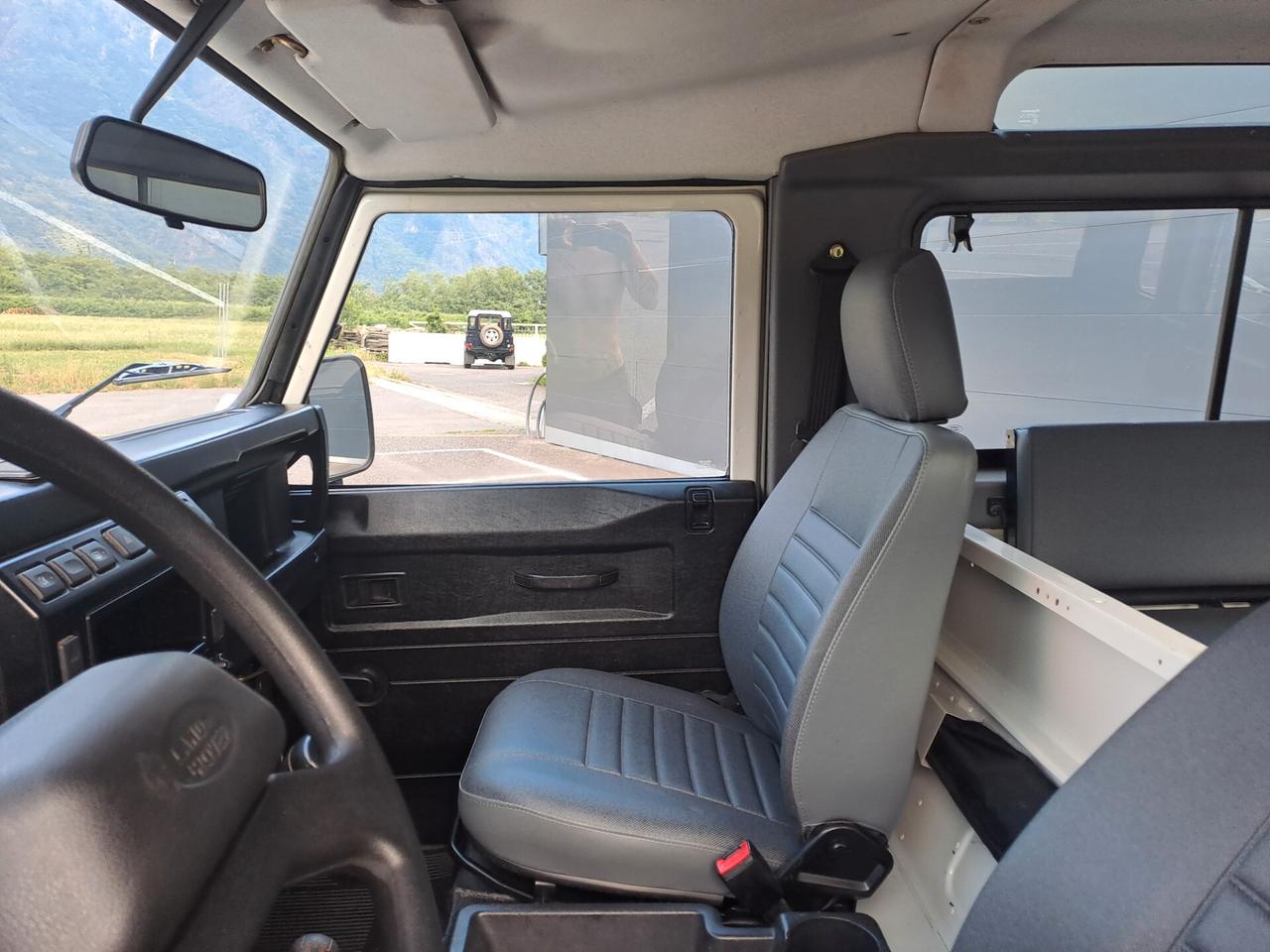 LAND ROVER DEFENDER 90