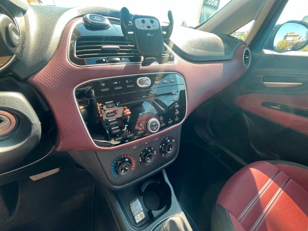 Fiat Punto 1.4 5 porte cambio manuale e automatico