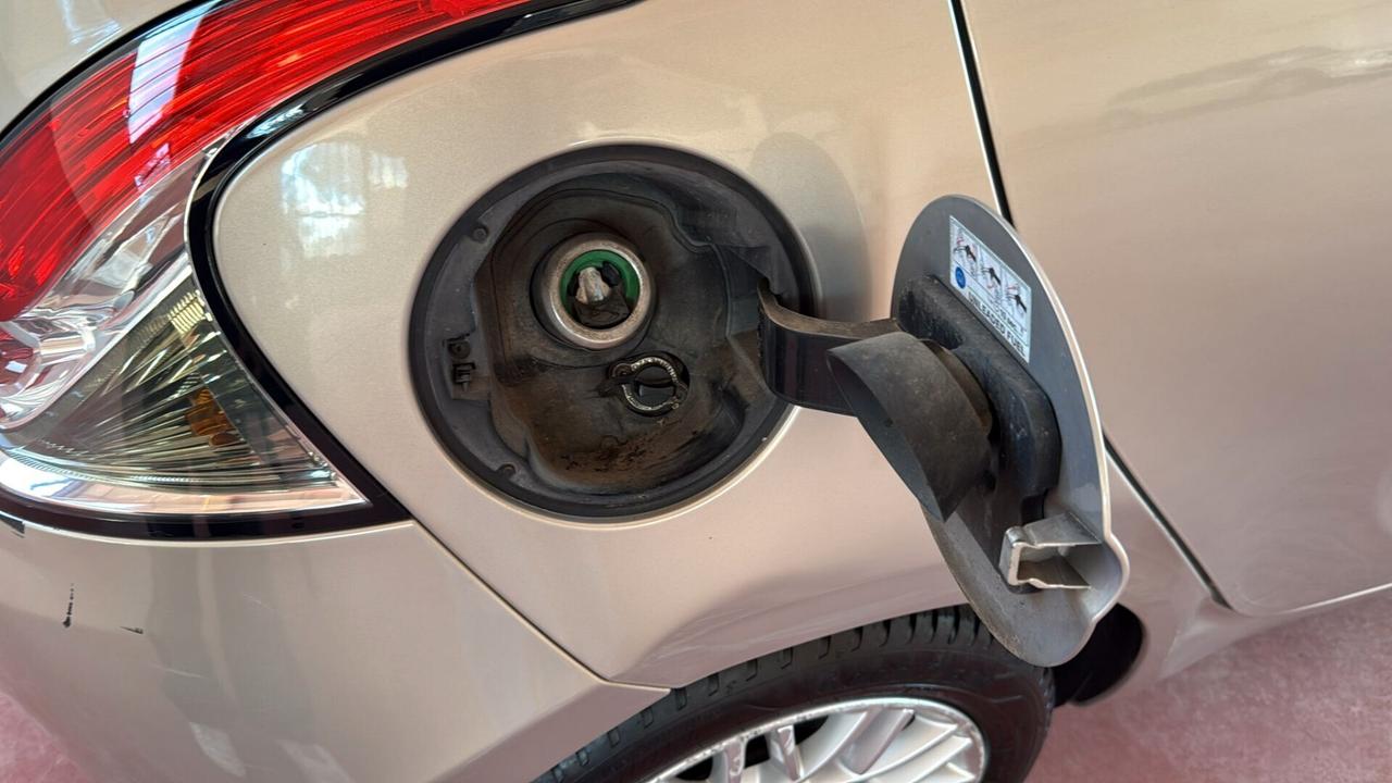 Lancia Ypsilon 1.2 69 CV 5 porte GPL Ecochic Silver