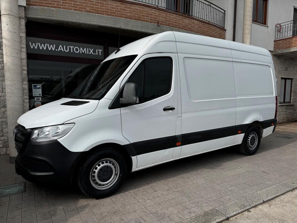 Mercedes-Benz Sprinter Cargo Van L2 H2
