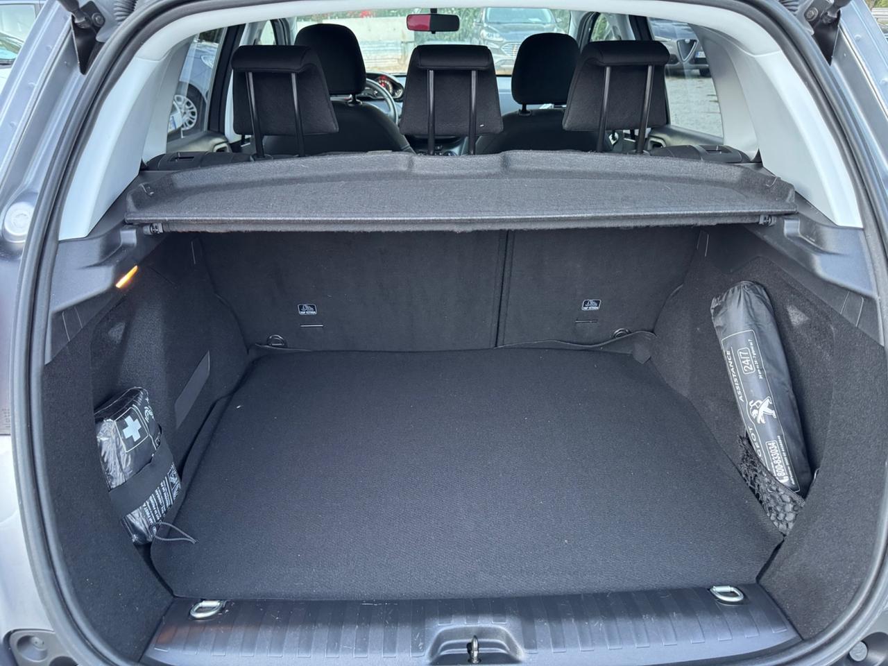 Peugeot 2008 BlueHDi 100 S&S Signature